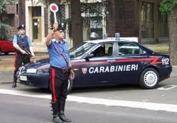 Sedico, carabiniere espone la paletta, motociclista non si ferma e